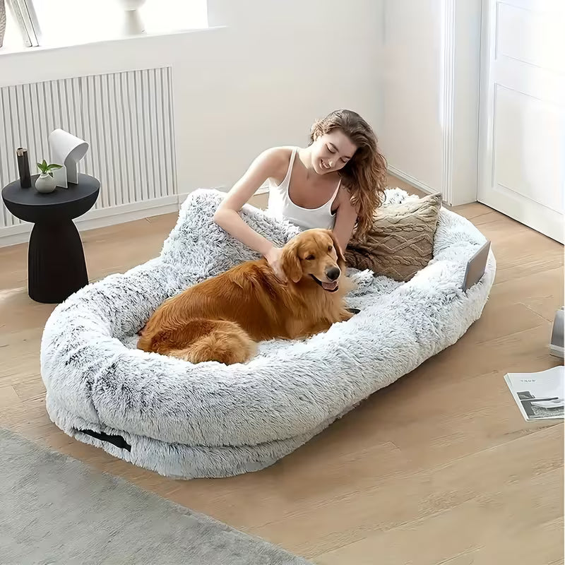 ™Dogly | מיטת כלב בגודל אנושי